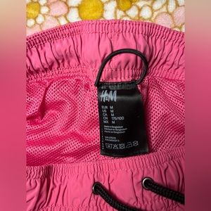 Men’s H&M pink shorts
